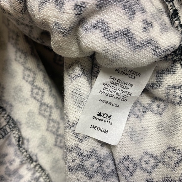 🦋NWOT Entro Holiday Sweater - Picture 5 of 5